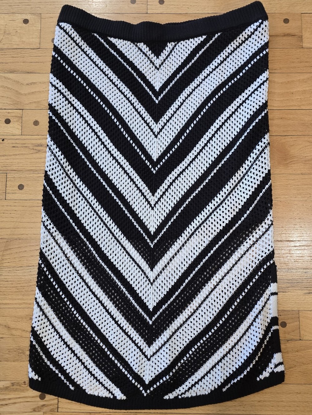 sofia by sofia vergara Black and White Chevron Knit Midi Skirt